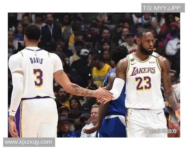 雷霆与骑士激战正酣双方球员表现精彩纷呈引发球迷热议